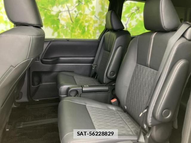 Toyota NOAH 2023-06 7820905-7