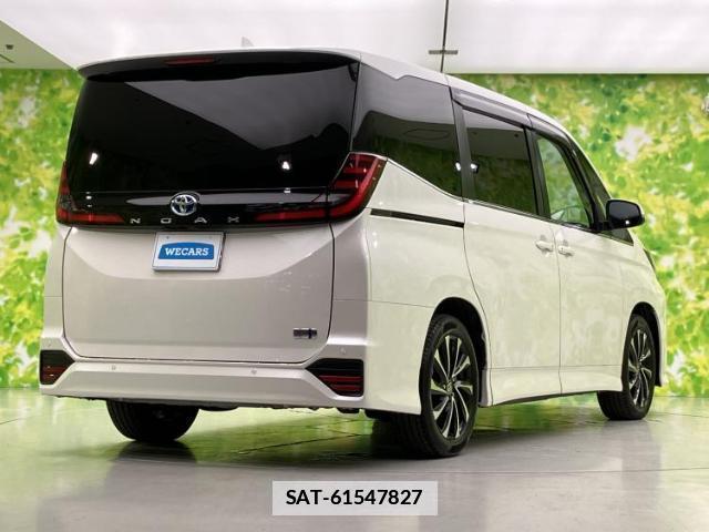 Toyota NOAH 2023-06 7821120-2