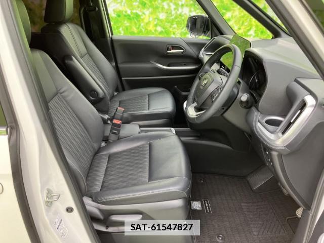 Toyota NOAH 2023-06 7821120-3