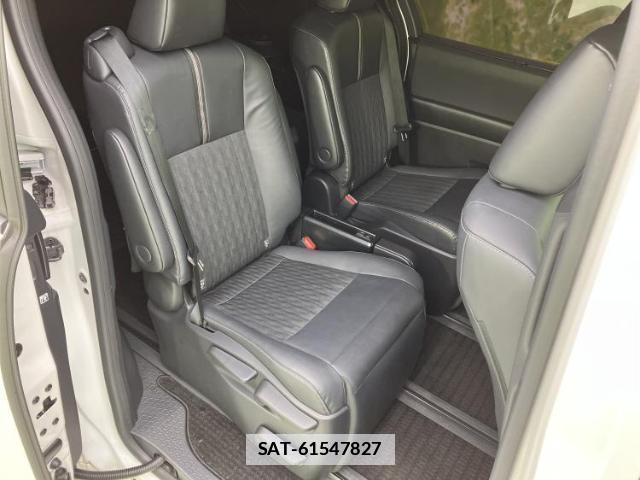 Toyota NOAH 2023-06 7821120-4