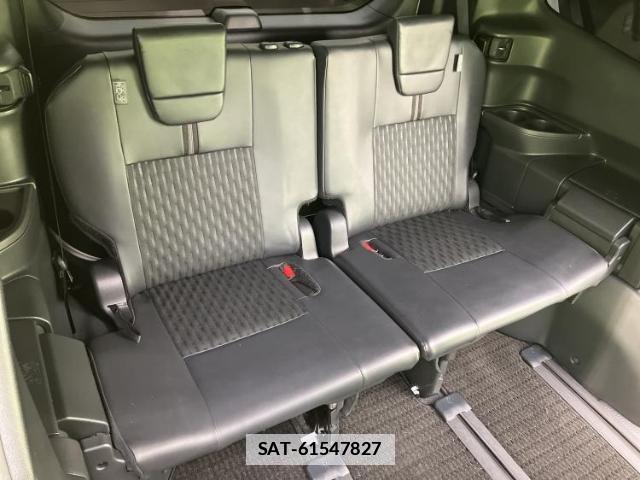 Toyota NOAH 2023-06 7821120-5