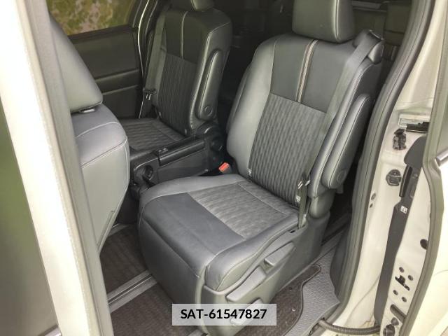 Toyota NOAH 2023-06 7821120-7
