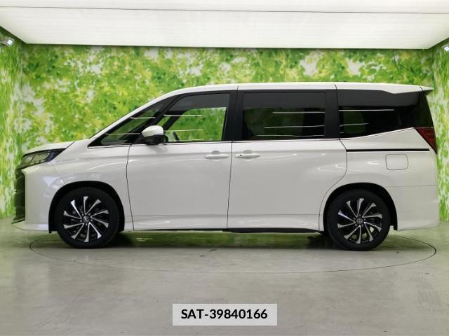 Toyota NOAH 2022-10 7821495-1