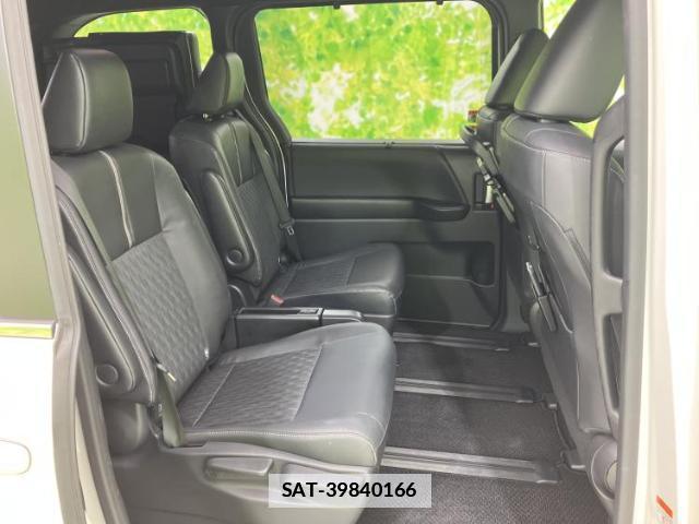 Toyota NOAH 2022-10 7821495-4
