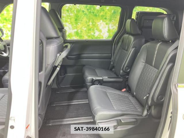 Toyota NOAH 2022-10 7821495-7
