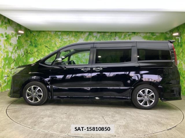 Toyota NOAH 2021-10 7821726-1