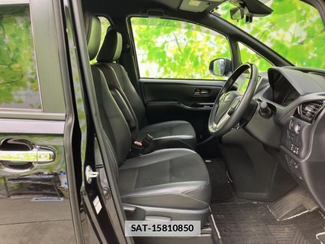 Toyota NOAH 2021-10 7821726-3