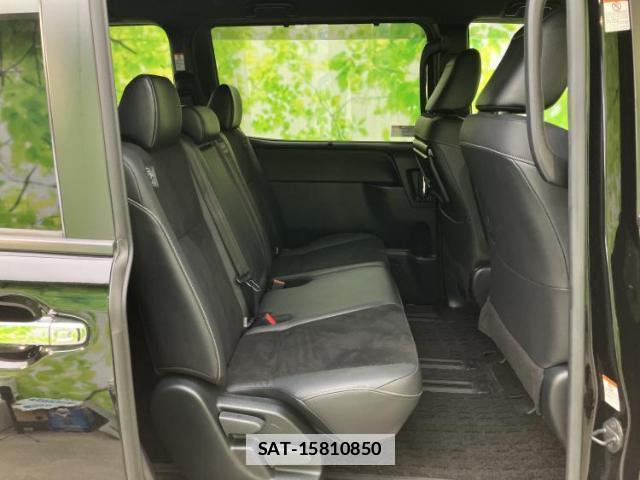 Toyota NOAH 2021-10 7821726-4