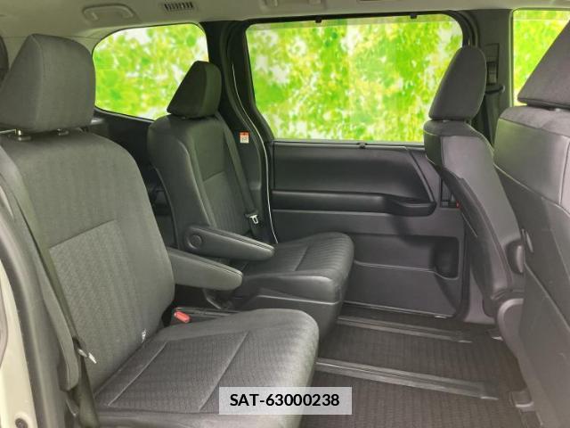 Toyota NOAH 2022-02 7821933-4