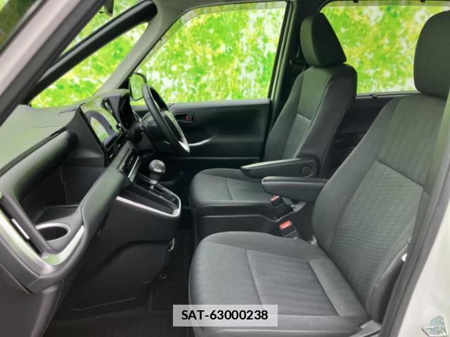Toyota NOAH 2022-02 7821933-6