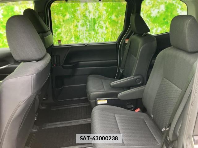 Toyota NOAH 2022-02 7821933-7