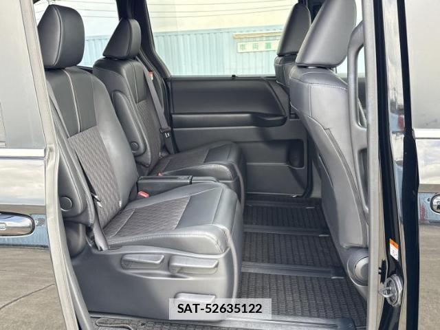 Toyota NOAH 2025-03 7821940-4