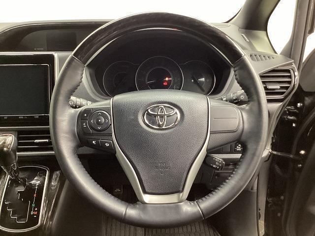 Toyota NOAH 2021-10 7822682-1