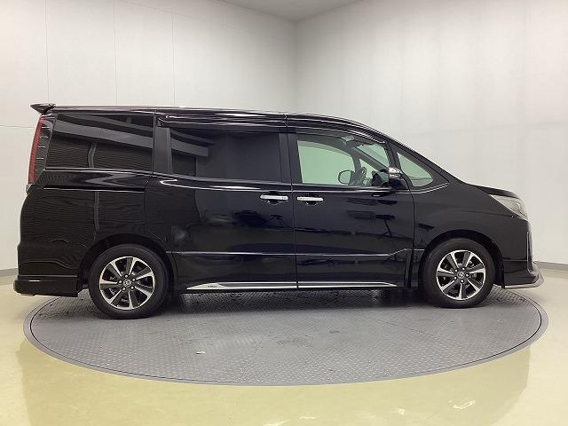 Toyota NOAH 2021-10 7822682-14