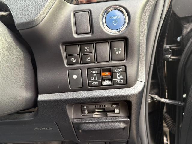 Toyota NOAH 2019-04 7822713-5