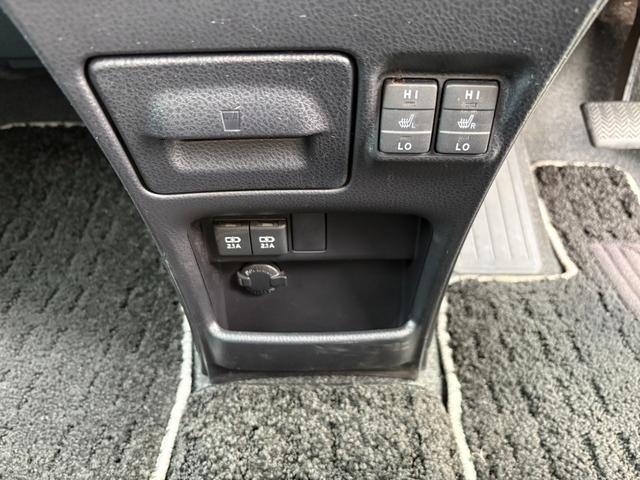 Toyota NOAH 2019-04 7822713-6