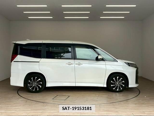 Toyota NOAH 2023-04 7822727-16