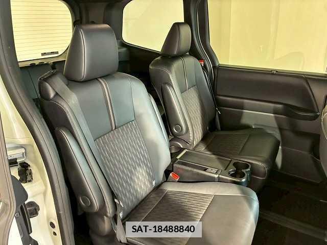 Toyota NOAH 2022-08 7822729-10