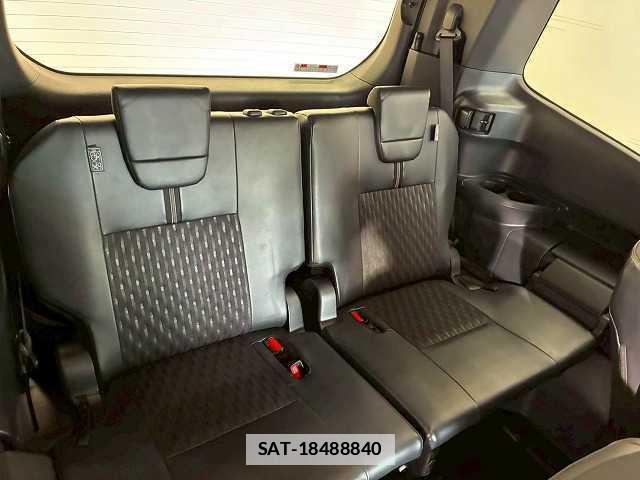 Toyota NOAH 2022-08 7822729-11