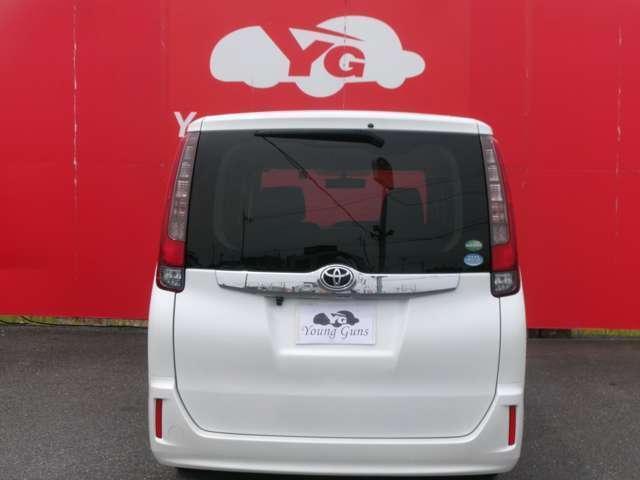 Toyota NOAH 2015-03 7823311-1