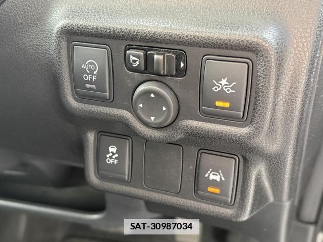 Nissan NOTE 2016-02 7815279-17