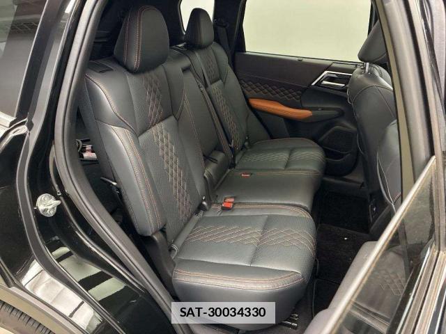 Mitsubishi OUTLANDER PHEV 2023-04 7811332-6