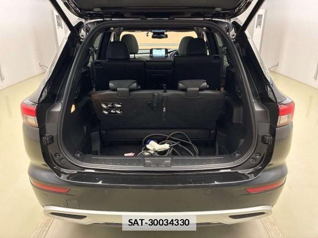 Mitsubishi OUTLANDER PHEV 2023-04 7811332-7