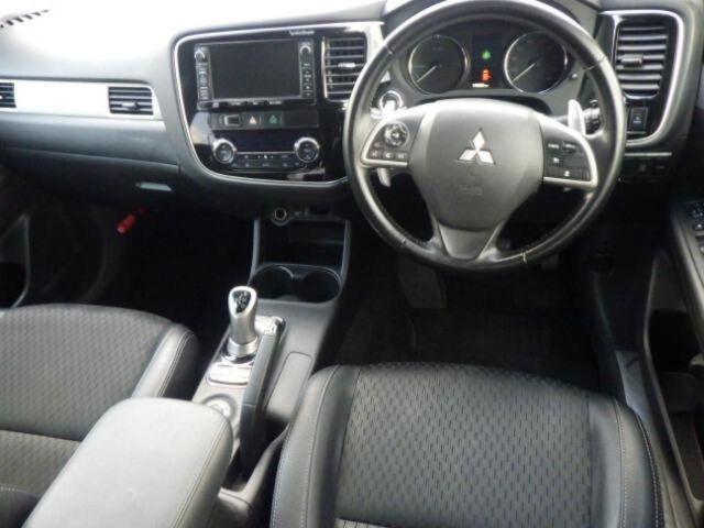 Mitsubishi OUTLANDER PHEV 2013-10 7813985-2