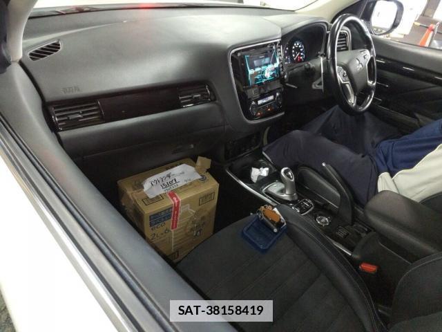 Mitsubishi OUTLANDER PHEV 2016-02 7814437-2
