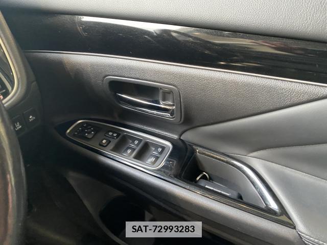Mitsubishi OUTLANDER PHEV 2018-08 7814634-13