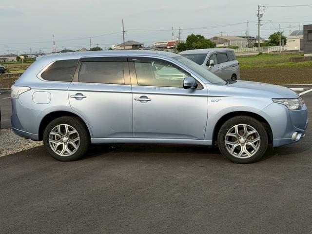 Mitsubishi OUTLANDER PHEV 2013-08 7815495-2