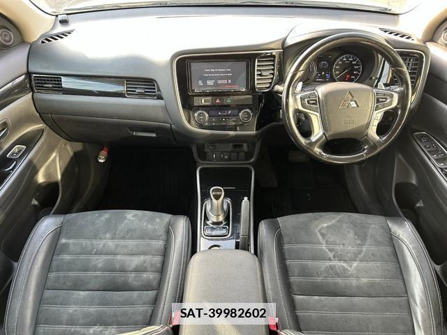 Mitsubishi OUTLANDER PHEV 2016-02 7815657-1
