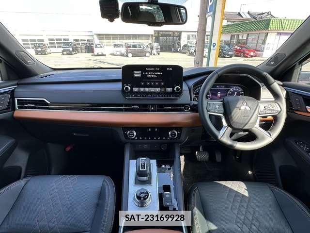 Mitsubishi OUTLANDER 2023-03 7814265-2