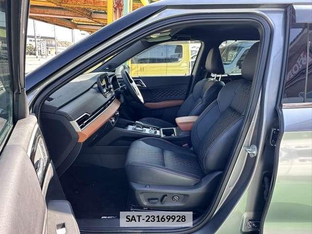 Mitsubishi OUTLANDER 2023-03 7814265-3