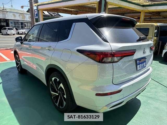 Mitsubishi OUTLANDER 2023-06 7814282-1