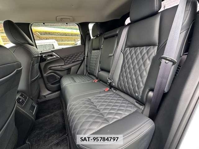 Mitsubishi OUTLANDER 2024-02 7814315-5