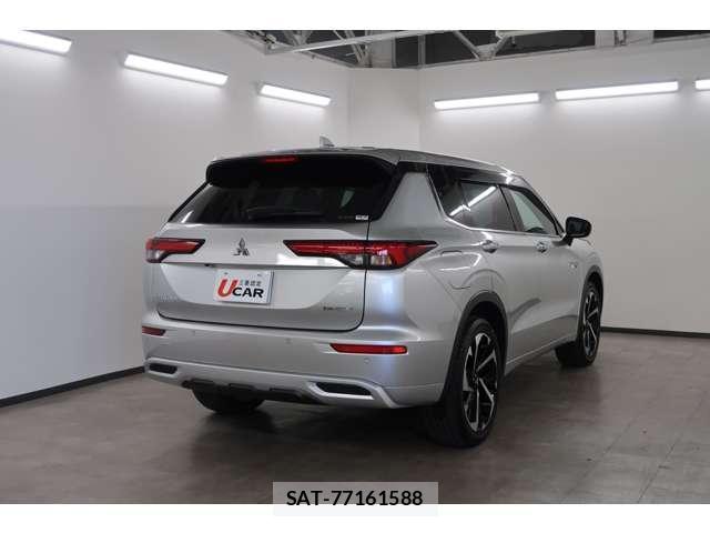 Mitsubishi OUTLANDER 2022-09 7820560-1