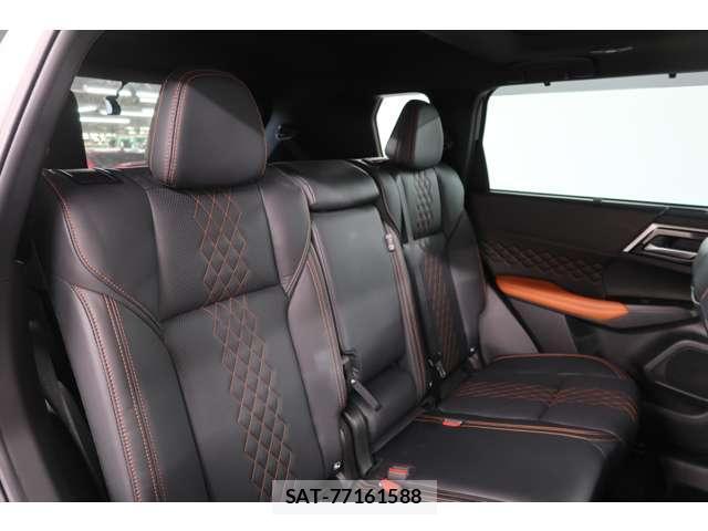 Mitsubishi OUTLANDER 2022-09 7820560-6