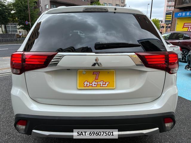 Mitsubishi OUTLANDER 2015-08 7820571-12