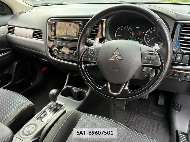 Mitsubishi OUTLANDER 2015-08 7820571-13