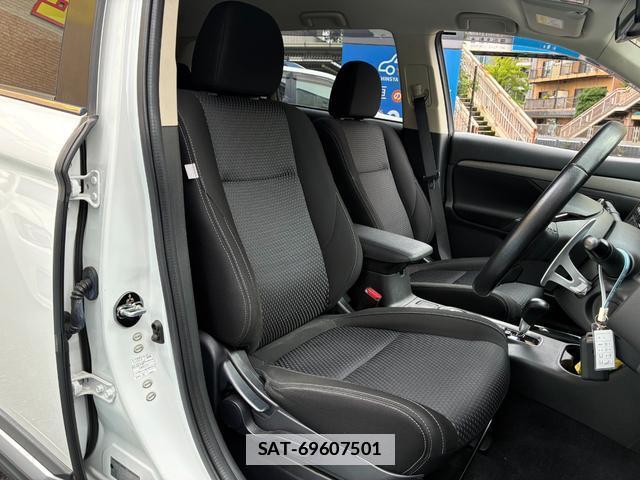 Mitsubishi OUTLANDER 2015-08 7820571-14