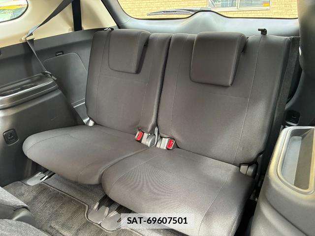 Mitsubishi OUTLANDER 2015-08 7820571-19