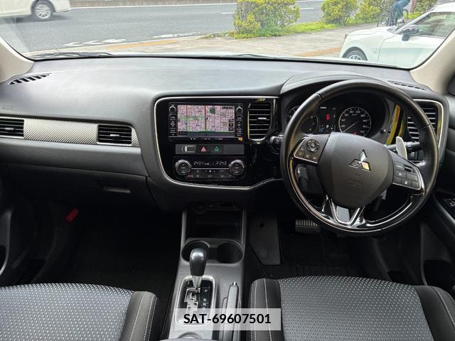 Mitsubishi OUTLANDER 2015-08 7820571-2