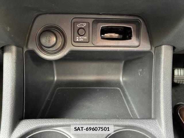Mitsubishi OUTLANDER 2015-08 7820571-7