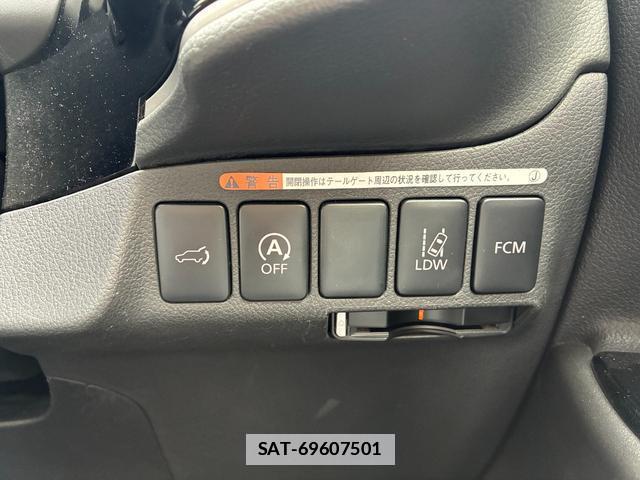 Mitsubishi OUTLANDER 2015-08 7820571-8
