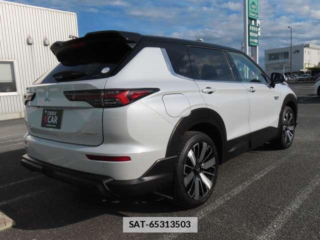 Mitsubishi OUTLANDER 2024-10 7820792-1