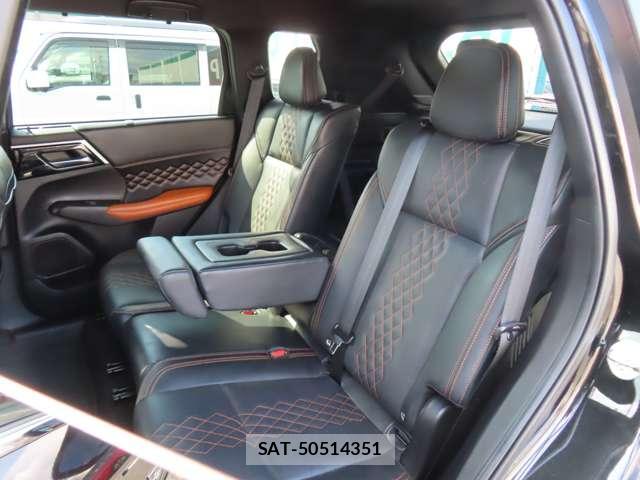 Mitsubishi OUTLANDER 2022-01 7820794-6