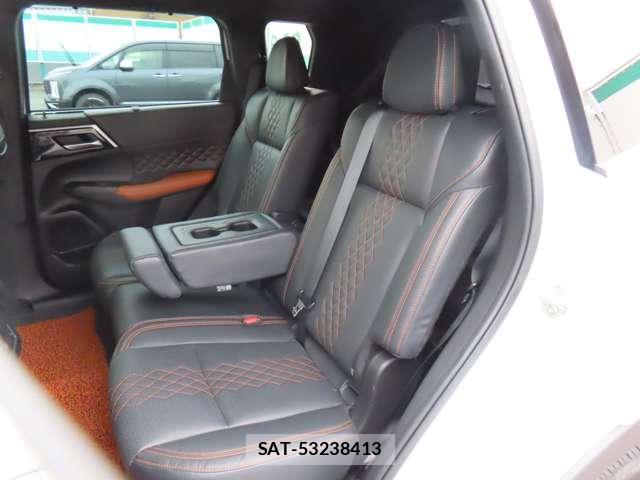 Mitsubishi OUTLANDER 2022-09 7820801-6
