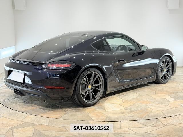 Porsche PANAMERA 2023-04 7817719-2