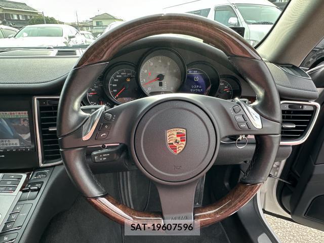 Porsche PANAMERA 2011-05 7817872-13